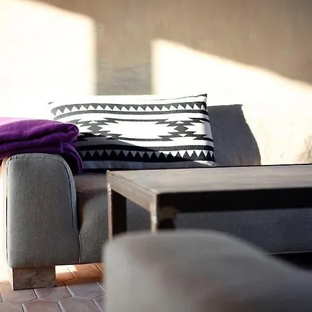 Apartment V *