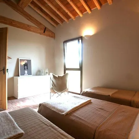 Apartment V *